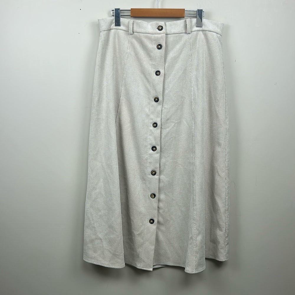 Button-Front A-Line Skirt in Light Beige